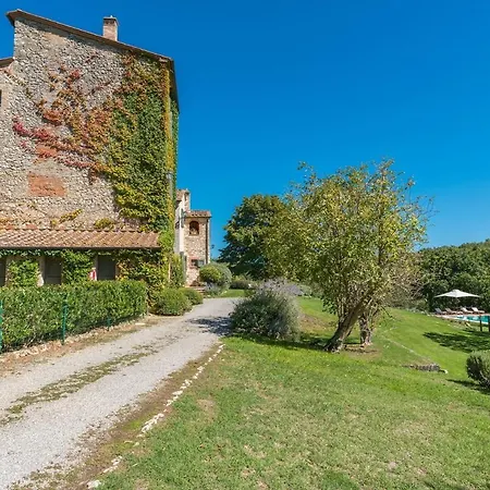 Monticchia 10, Emma Βίλα *